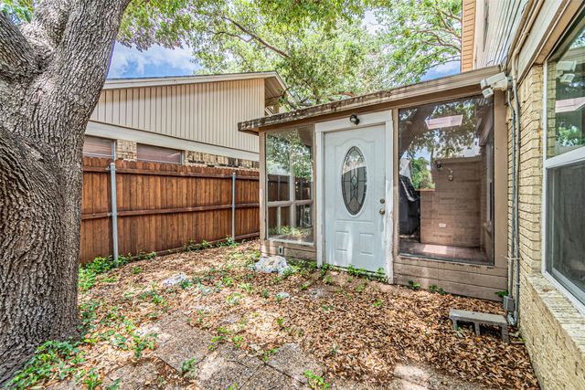 2008 Clubridge Drive, Carrollton, TX 75006