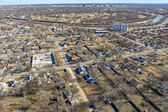 2918 W 10th St N, Wichita, KS 67203