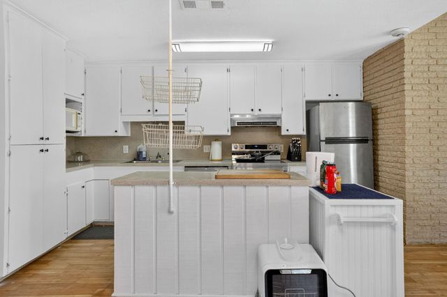 2210 Link Avenue, Orange, TX 77630