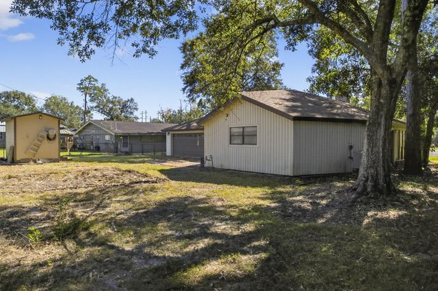 2210 Link Avenue, Orange, TX 77630