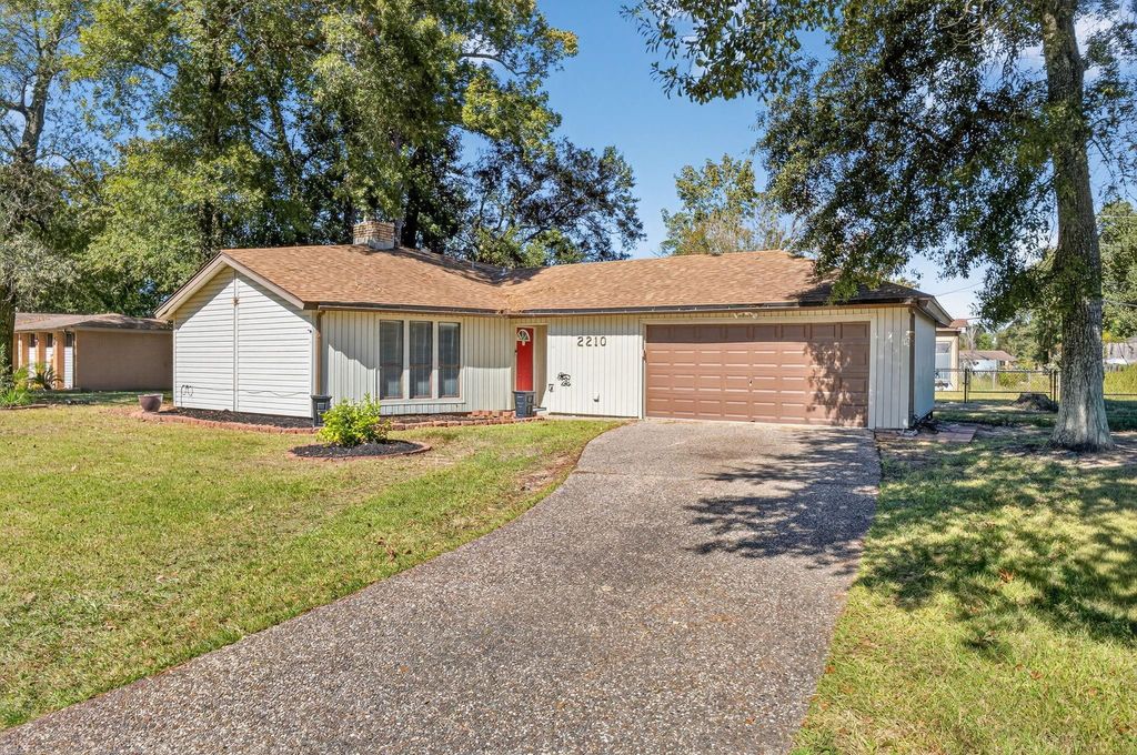 2210 Link Avenue, Orange, TX 77630