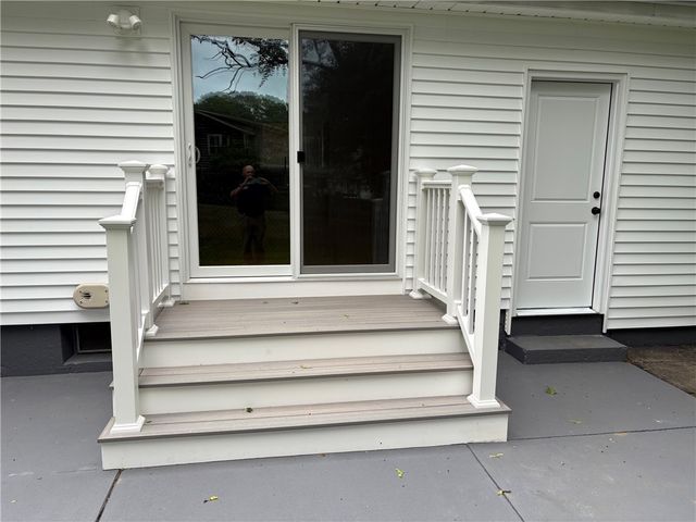 76 Beverly Road, East Providence, RI 02915
