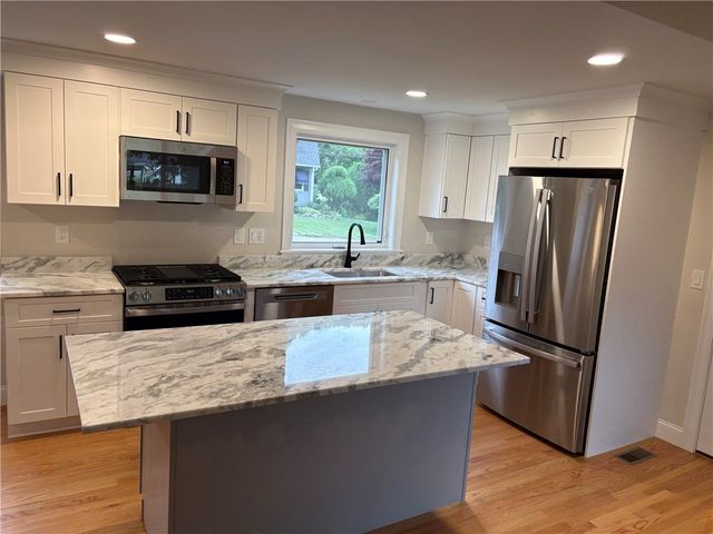76 Beverly Road, East Providence, RI 02915