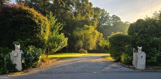 2742 SW Cliffview Drive SW, Lilburn, GA 30047