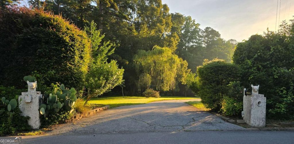 2742 SW Cliffview Drive SW, Lilburn, GA 30047