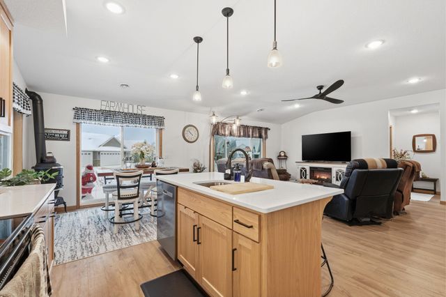 511 Southfork Circle SE, Hutchinson, MN 55350