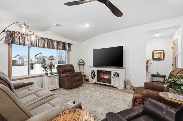 511 Southfork Circle SE, Hutchinson, MN 55350