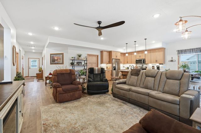 511 Southfork Circle SE, Hutchinson, MN 55350
