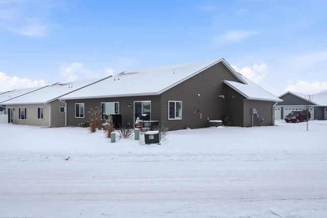 511 Southfork Circle SE, Hutchinson, MN 55350