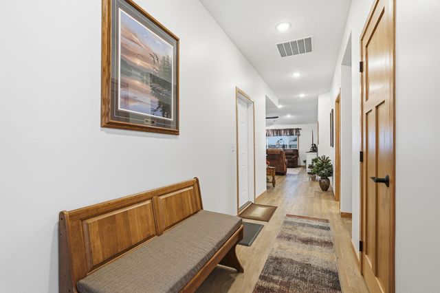 511 Southfork Circle SE, Hutchinson, MN 55350