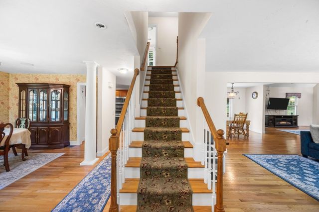 101 Schoolhouse Ln, Boxborough, MA 01719