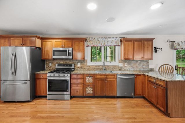 101 Schoolhouse Ln, Boxborough, MA 01719