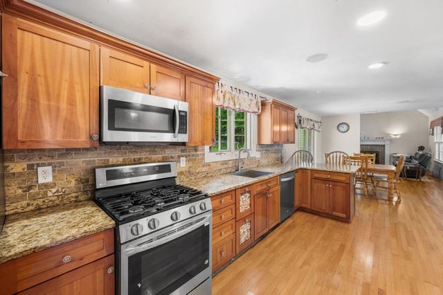101 Schoolhouse Ln, Boxborough, MA 01719