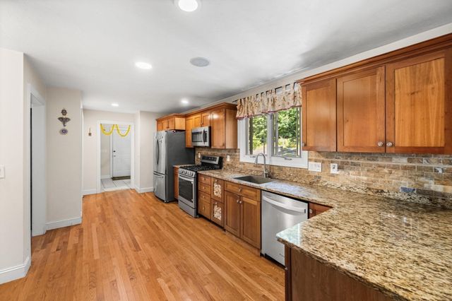 101 Schoolhouse Ln, Boxborough, MA 01719