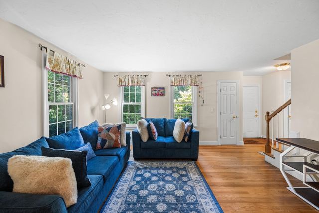 101 Schoolhouse Ln, Boxborough, MA 01719