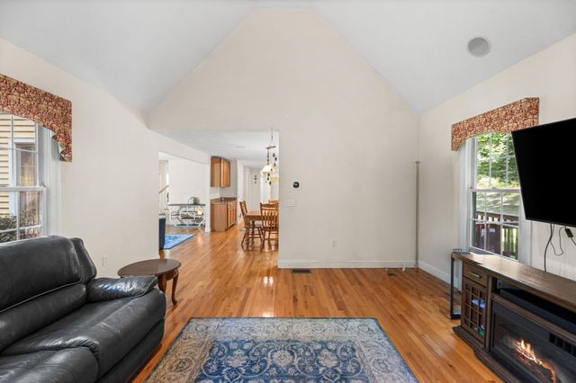 101 Schoolhouse Ln, Boxborough, MA 01719