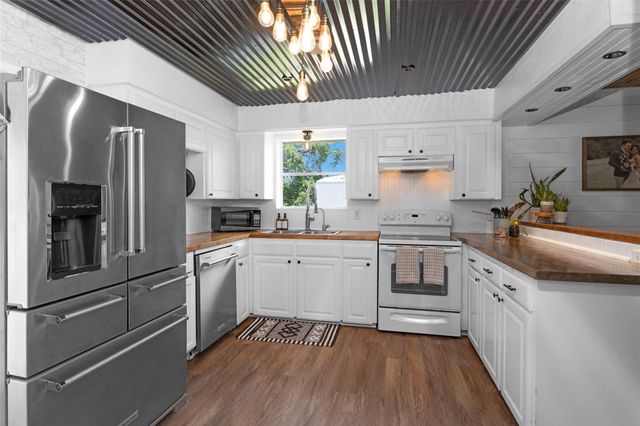 1137 Jones Road, New Waverly, TX 77358