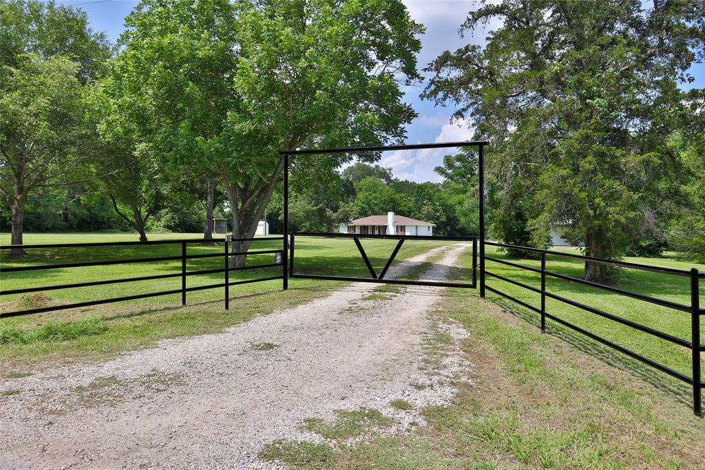 1137 Jones Road, New Waverly, TX 77358