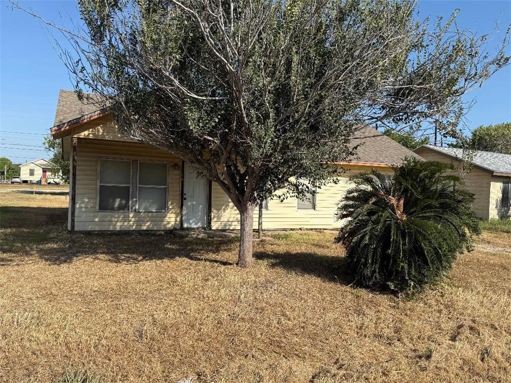 106 Marilyn Dr, Gregory, TX 78359 — photo 2
