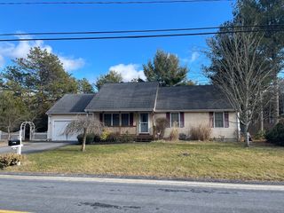 285 Charge Pond Rd, Wareham, MA 02571