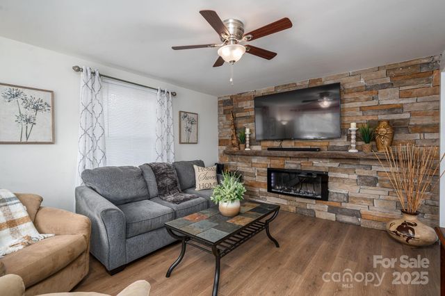 164 8th Avenue SW, Conover, NC 28613