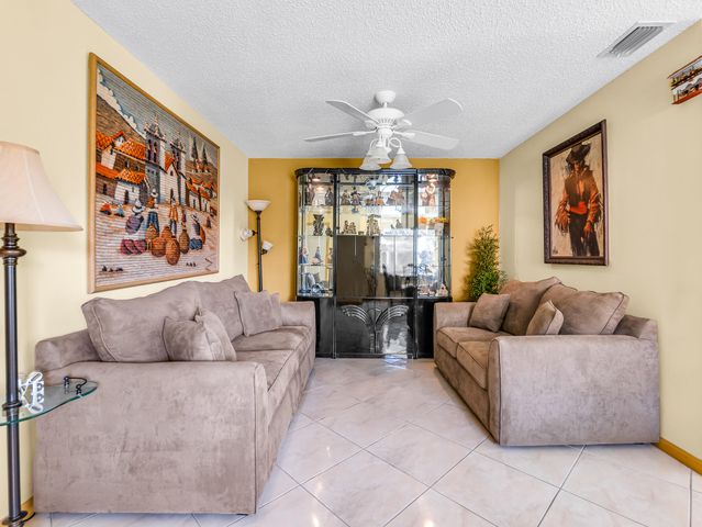 6887 Willow Creek Run, Lake Worth, FL 33463