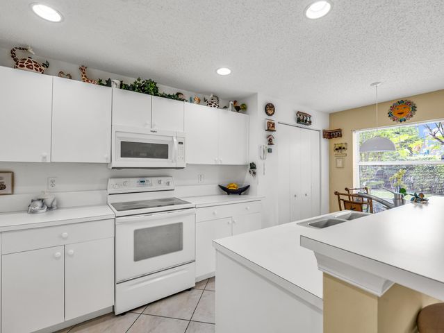 6887 Willow Creek Run, Lake Worth, FL 33463