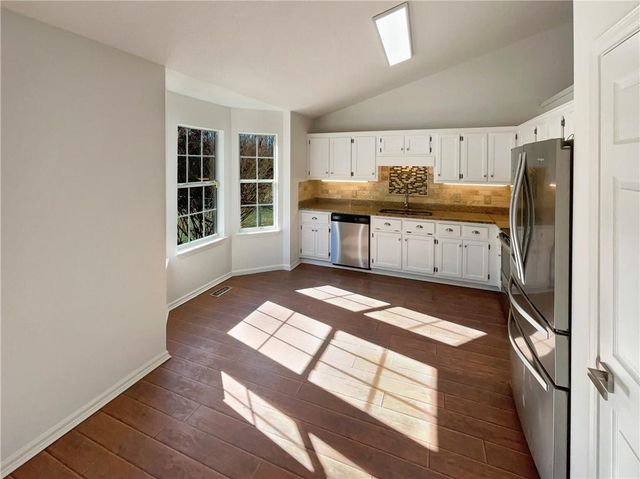 180 Honeysuckle SE Drive, Calhoun, GA 30701