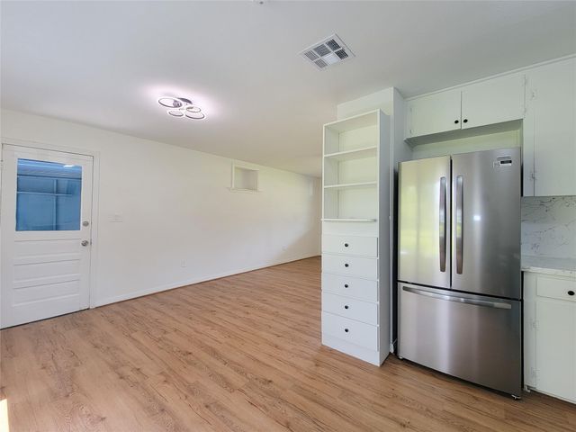 2605 W Dumble Street, Alvin, TX 77511