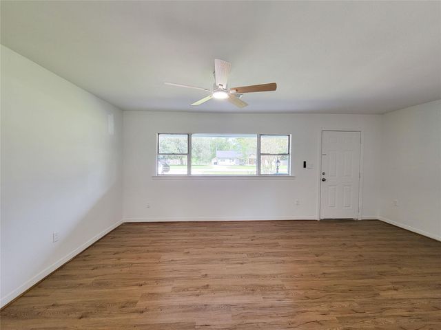 2605 W Dumble Street, Alvin, TX 77511