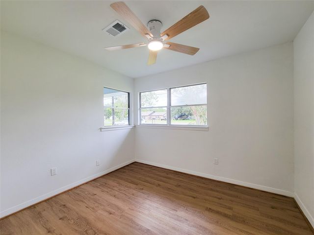 2605 W Dumble Street, Alvin, TX 77511