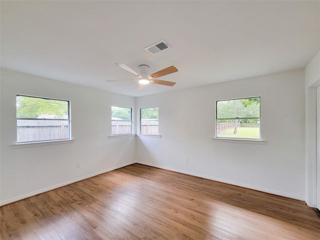 2605 W Dumble Street, Alvin, TX 77511