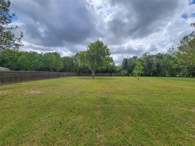 2605 W Dumble Street, Alvin, TX 77511