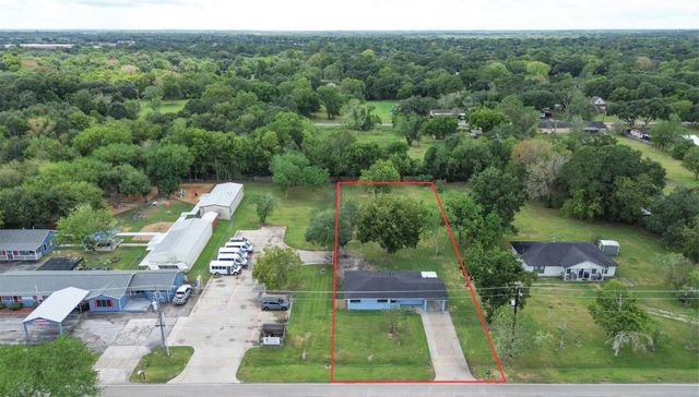 2605 W Dumble Street, Alvin, TX 77511