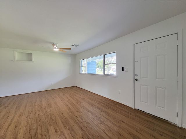 2605 W Dumble Street, Alvin, TX 77511