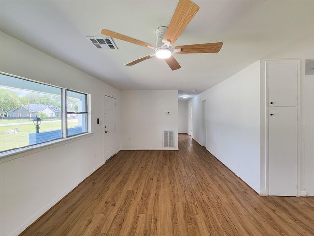 2605 W Dumble Street, Alvin, TX 77511