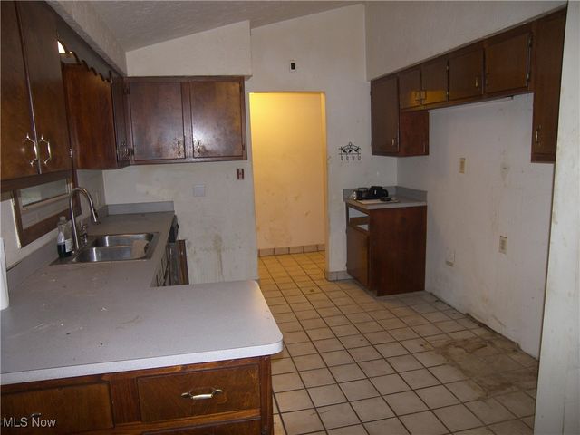 13717 Caves Road, Novelty, OH 44072