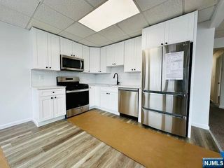 1 W Columbia Avenue 1, Palisades Park, NJ 07650