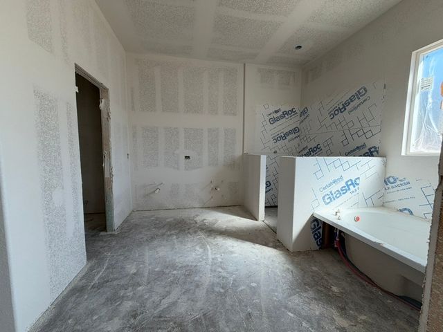 121 Oak Grove Way, Springtown, TX 76082
