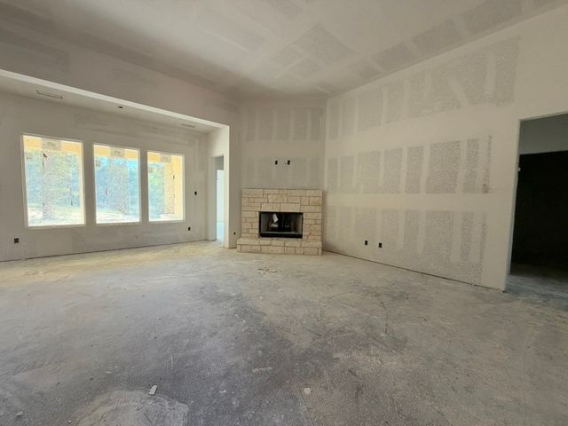 121 Oak Grove Way, Springtown, TX 76082