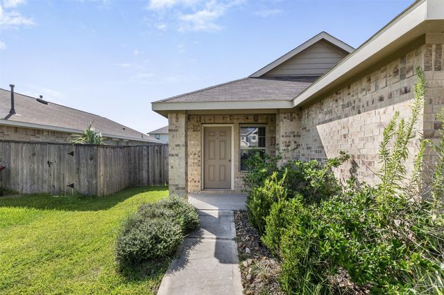 8635 Wooster Trails Drive, Baytown, TX 77521