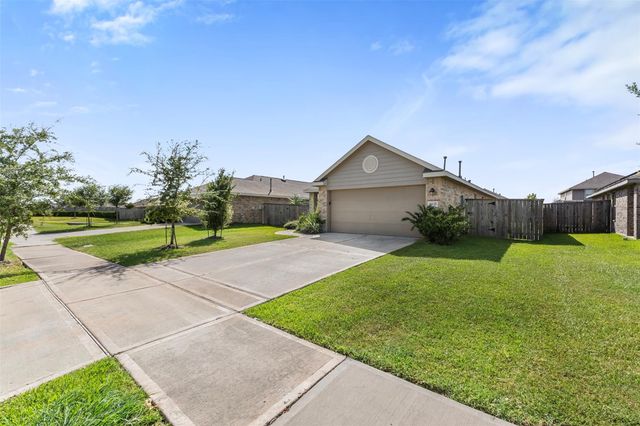 8635 Wooster Trails Drive, Baytown, TX 77521
