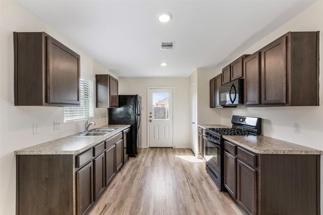 8635 Wooster Trails Drive, Baytown, TX 77521
