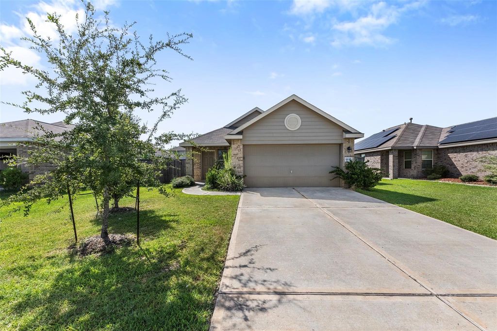 8635 Wooster Trails Drive, Baytown, TX 77521