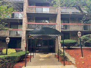59 Cambridge Rd 301, Woburn, MA 01801