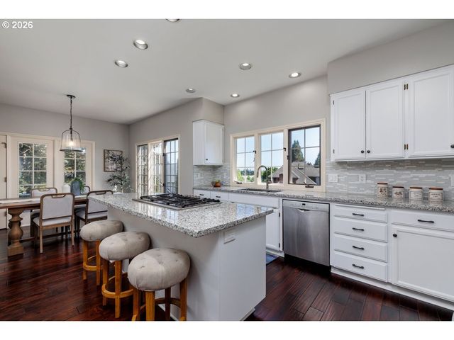 2055 RIDGE POINTE Dr, Lake Oswego, OR 97034
