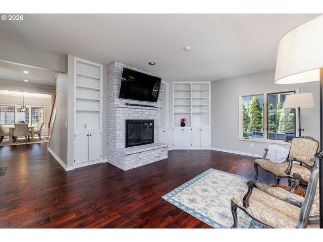 2055 RIDGE POINTE Dr, Lake Oswego, OR 97034