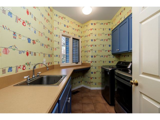 2055 RIDGE POINTE Dr, Lake Oswego, OR 97034