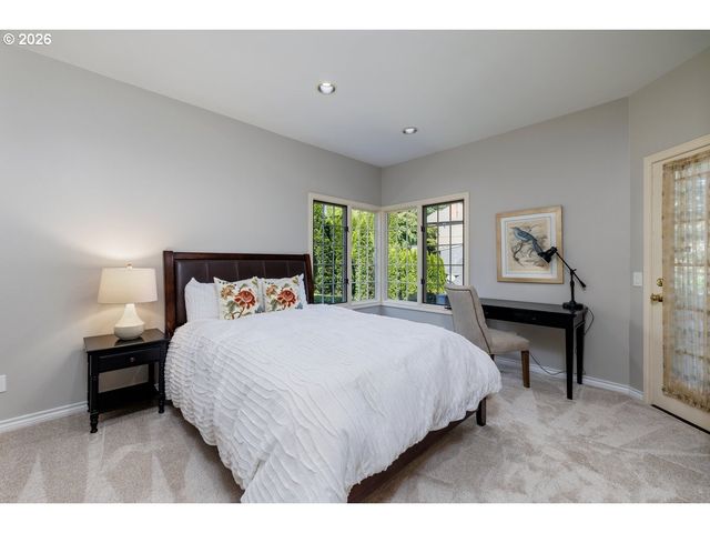2055 RIDGE POINTE Dr, Lake Oswego, OR 97034