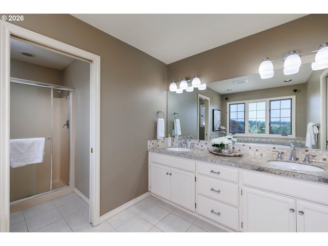 2055 RIDGE POINTE Dr, Lake Oswego, OR 97034